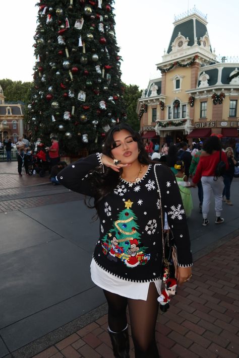 Christmas outfit idea for Disneyland Disney Christmas Outfits Women, Disney World Winter Outfits, Winter Disneyland Outfit, Christmas Disney Outfits, Disneyland Christmas Outfit, Christmas At Disney World, Disneyland 2024, Disney Christmas Outfits, Disneyland Trip Planning