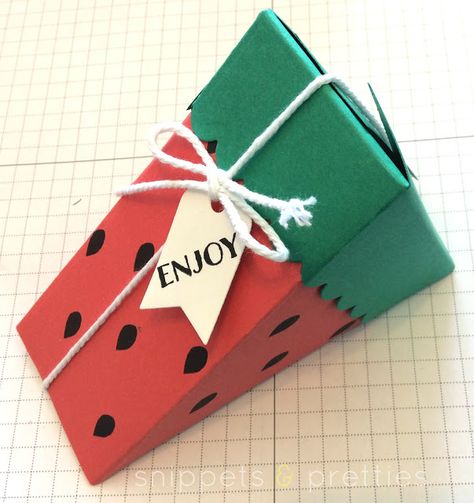 Sewing Box Ideas, Party Watermelon, Watermelon Diy, Watermelon Gift, Watermelon Crafts, Yalda Night, Pie Box, Watermelon Day, Strawberry Art