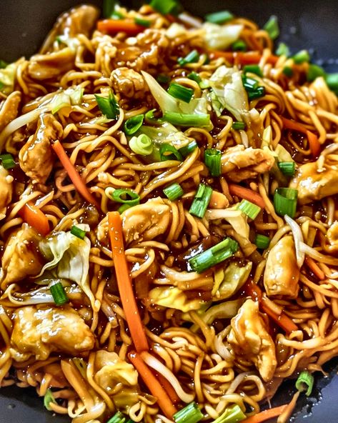 Savor the flavors of Chicken Chow Mein with the ultimate sauce! Quick, easy, and delicious, perfect for a weeknight dinner. #QuickMeals #AsianCuisine #EasyRecipes #ChickenChowMein #DinnerIdeas Pioneer Woman Chow Mein, Chicken Chow Mein Recipe Old Fashioned, Chow Mein With Rice, Chow Mein Sauce Recipe, Chow Mein Recipes, Chow Mein Sauce, Chicken Chow Mein Recipe, Chicken Lo Mein Recipe, Chicken Lo Mein