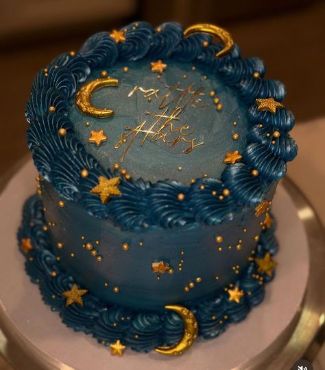 Aesthetic Cake Designs Cute, Horoscope Birthday Cake, Celestial Sweet 16, Starry Night Birthday Party, Sweet Sixteen Under The Stars Theme, Acotar Cake Ideas, Starry Night Gender Reveal, 13th Birthday Cake Aesthetic, Glittery Cakes Birthday