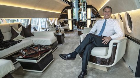 I sell private jets to the rich - this is the industry's biggest myth Jets Privés De Luxe, Jet Privé, Aircraft Sales, Middle Management, Luxury Jets, Pilot License, Aviation Technology, Luxury Private Jets, New Jet