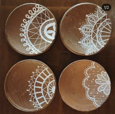 Terracotta Artwork, Terracotta Crafts, Diwali Diya Decoration, Warli Art, Clay Plates, Terracotta Wall, Diy Diwali Decorations, Diwali Diy, Plate Decor