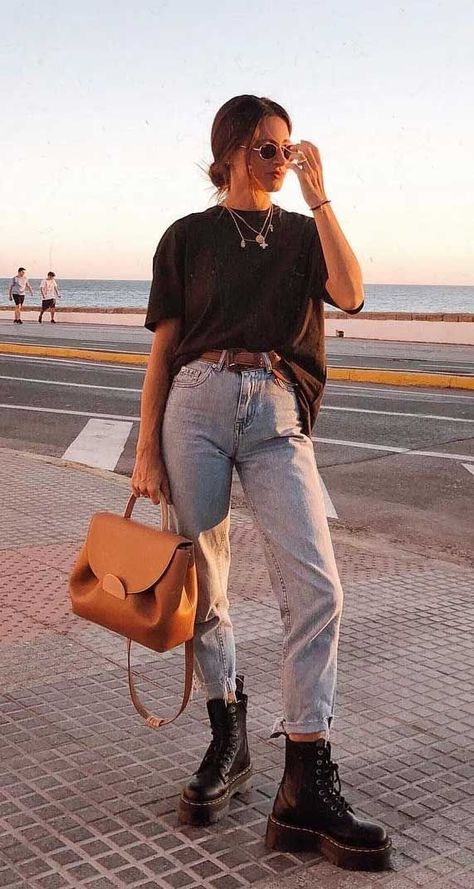 Ombre Nail Design, Comfy Jeans Outfit, Doc Martens Outfit, Hijab Styles, Wardrobe Tips, Beach Outfits, Outfit Jeans, Outfit Trends, Mode Inspo