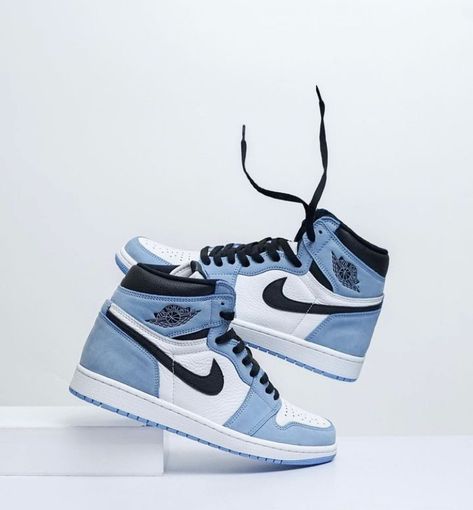 Jordan 1 Racer Blue, Jordan Shoes Wallpaper, Blue Basketball Shoes, Shoes Wallpaper, Cheap Jordan Shoes, Cheap Jordan, Preppy Shoes, Jordan Shoes Retro, All Nike Shoes