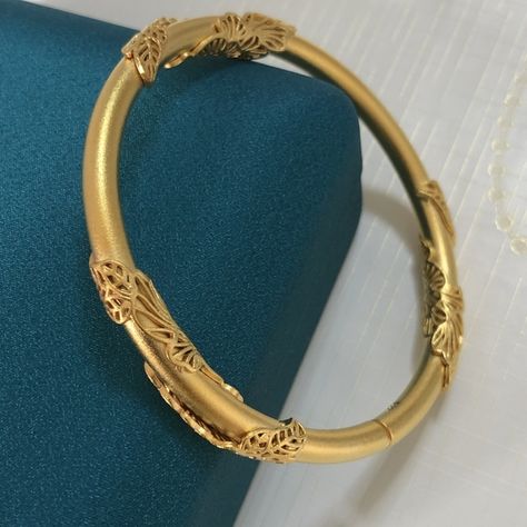 999 solid gold yellow gold classic pattern bracelet Baby Jewelry Gold, Delicate Gold Jewelry, Dainty Gold Jewelry, Gold Bangles For Women, Pattern Bracelet, Modern Gold Jewelry, Gold Jewellry, Yellow Gold Color, Gold Bridal Jewellery Sets