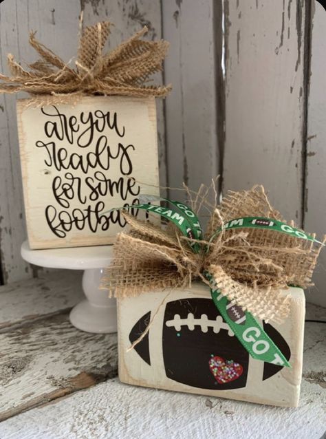 Fall Football Crafts, Tier Decorations, Sports Treats, Ga Football, Fall Craft Fairs, Football Pics, Football Crafts, Football Diy, Football Decor