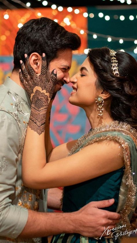 Hira Khan, Mehendi Photoshoot, Mehendi Photography, Engagement Humor, Wedding Portrait Poses, Couple Wedding Dress, Indian Wedding Video, Funny Poses, Bride Photography Poses