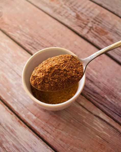 This Southwest Seasoning recipe is a simple mix of spices that adds lots of flavor to dishes. Quick, easy, and so much better than store-bought blends. Southwest Seasoning Recipe, Southwest Seasoning, Seasoning Recipe, Seasoning Recipes, Quick Easy