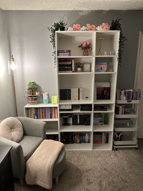 Shelving Unit Ideas, Book Corner Ideas Bedroom, Creative Shelving, Bookshelf Ideas, Bookshelf Inspiration, Bookshelves In Bedroom, Hanging Craft Ideas, Hanging Craft, Study Room Decor