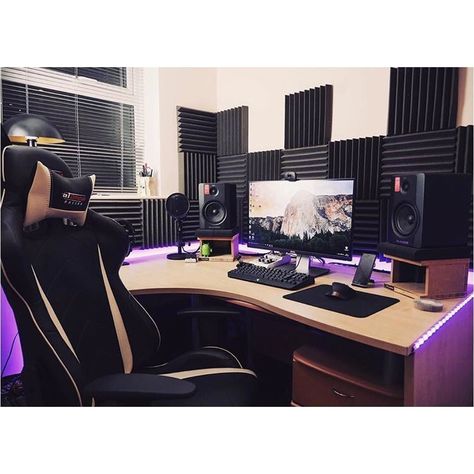 Vocal Booth, Soundproof Panels, Pc Room, Home Studio Ideas, Gaming Desk Setup, Sound Panel, Acoustic Foam, Setup Gamer, Desktop Setup