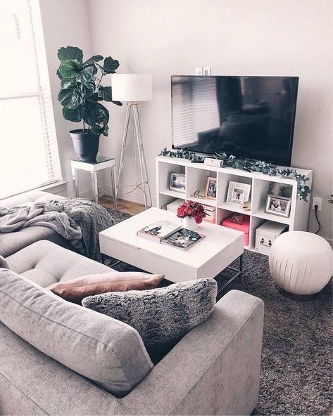 First Apartment Decorating, Decor Studio, Small Apartment Living Room, Small Living Room Decor, Small Apartment Decorating, Small Apartment Living, Living Room Decor Cozy, Apartment Inspiration, Living Room Decor Apartment