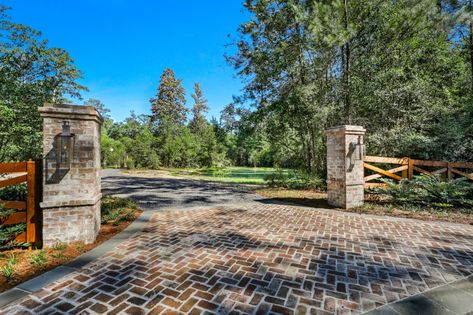 Planters Along Driveway, Rock Columns Driveway, New Orleans Gardens Courtyards, Brick Columns Driveway, Retaining Wall Landscape, Entrance Driveway, Entrance Gates Driveway, Entrance Landscaping, Rock Wall Gardens