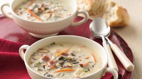 Give traditional wild rice soup a twist with this creamy ham version. It’s in your slow cooker, filling the house with that mouth-watering aroma, in just 15 minutes. Ham Wild Rice Soup, Ham And Wild Rice Soup, Wild Rice Soup Recipes, Slow Cooker Creamy Chicken, Slow Cooker Ham, Rice Soup Recipes, Betty Crocker Recipes, Ham Soup, Best Soup Recipes