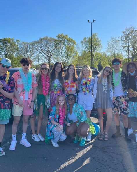 Tropical Beach Day Spirit Week, Surfers Vs Skaters Spirit Week, Hawaiin Day Spirit Week, Hawaiian Party Outfit Aesthetic, Tropical Outfits For School Spirit Week, Beach Outfit School Spirit, Lei Outfit Hawaiian, Hawaiian Hoco Outfit, Beach Homecoming Theme Outfit