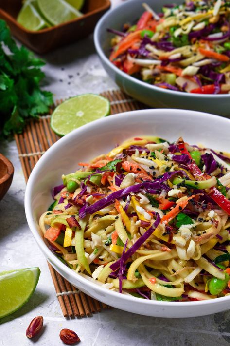 Raw Vegan Pad Thai - The All Natural Vegan Raw Vegan Meal Plan, Raw Vegan Meals, Vegan Pad Thai Recipe, Raw Pad Thai, Vegan Pad Thai, Raw Vegan Diet, Vegan Plant Based, Thai Recipe, Pad Thai Recipe