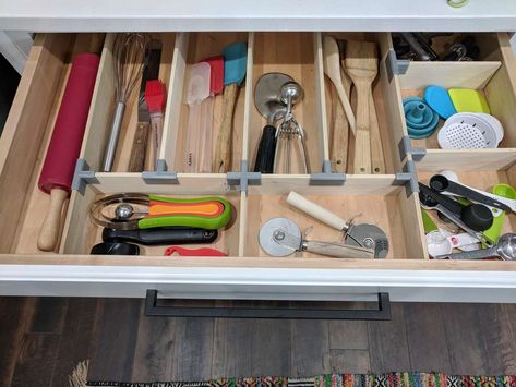 15+ Useful 3D prints for your kitchen - Practical Print Series - howchoo 3d Printed Drawer Organizer, Puzzle Organization, Kitchen Drawer Organizer, Useful 3d Prints, Kitchen Sponge Holder, Declutter Kitchen, 3d Printing Diy, Kitchen Drawer Organization, 3d Printed Objects