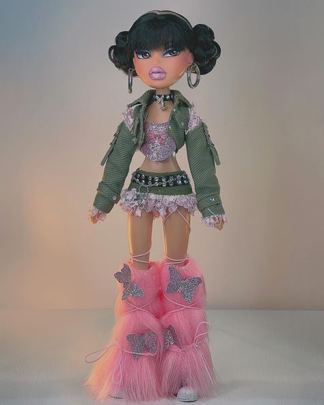 A Very Hungry Caterpillar, Bratz Doll Outfits, Rave Fits, Brat Doll, Bratz Girls, Bratz Inspired Outfits, Doll Aesthetic, 2000s Fashion Outfits, Very Hungry