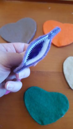 DIY Refillable Catnip Toys – Finding Our Frugal Kitten Toys Diy, Sewing Cat Toys, Diy Catnip Toys, Katt Diy, Felt Cat Toys, Homemade Cat Toys, Diy Pet Toys, Diy Cat Toys, Catnip Cat Toy