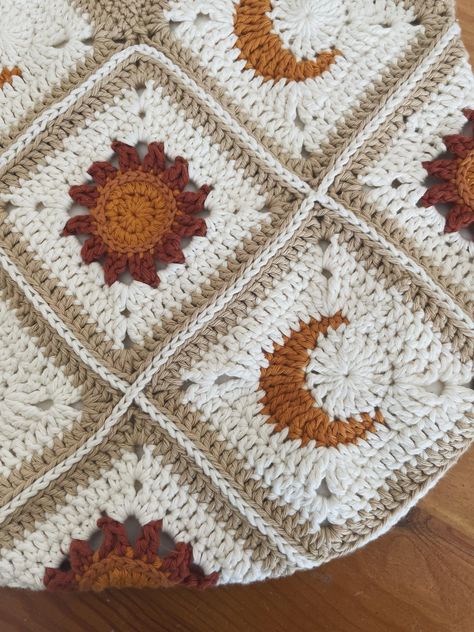 Crochet Interior, Moon Bag Crochet, Sun Moon Crochet Bag, Moon Crochet Bag, Moon Crochet Tapestry, Moon Pillow Crochet, Crochet Flower Blanket, Hippie Crochet, Crochet Case