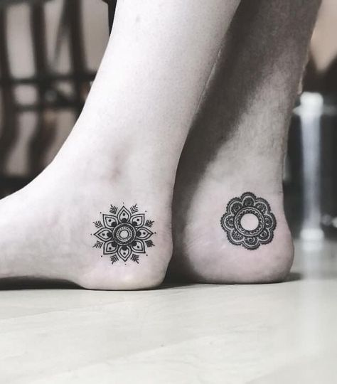 Small Mandala Mehendi, Small Mehendi Tattoos, Small Mandala Tattoo Simple, Mandala Tattoo Simple, Matching Henna Tattoos, Dotwork Tattoo Mandala, Small Mandala Tattoo, Mandela Tattoo, Small Mandala