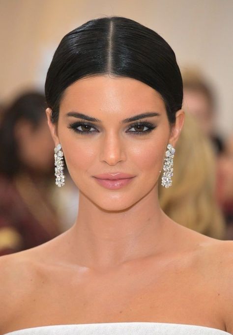 Kylie Jenner Face, Kendall Jenner Met, Kendall Jenner Met Gala, Stile Kendall Jenner, Kendall Jenner Makeup, Looks Kylie Jenner, Jenner Makeup, Kendal Jenner, Braut Make-up