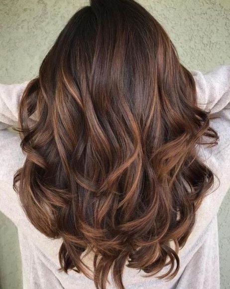 hair color ideas for brunettes. chocolate brown hair with caramel highlights. Shatush Hair, Lovely Hairstyles, Balayage Hair Caramel, Rambut Brunette, Fall Winter Hair Color, Chocolate Brown Hair Color, Hair Color Caramel, Fall Hair Color For Brunettes, Caramel Hair