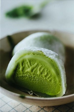 Green tea mochi ice cream Green Tea Mochi, Desserts Japonais, Mochi Ice, Mochi Recipe, Green Tea Ice Cream, Japanese Desserts, Mochi Ice Cream, Green Ideas, Green Food