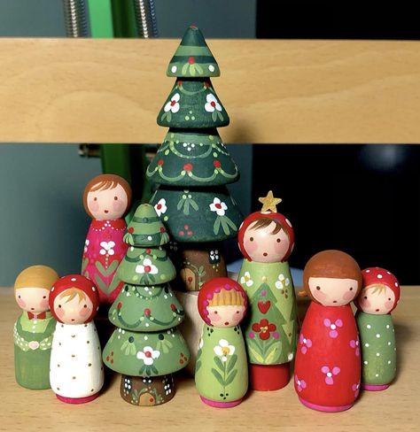 Peg Doll Ornaments Diy, Christmas Peg Dolls Ideas, Nativity Peg Dolls Diy, Painting Peg Dolls, Peg People Christmas, Winter Peg Dolls, Christmas Peg Doll Ideas, Wooden Peg Doll Ideas, Peg People Ideas