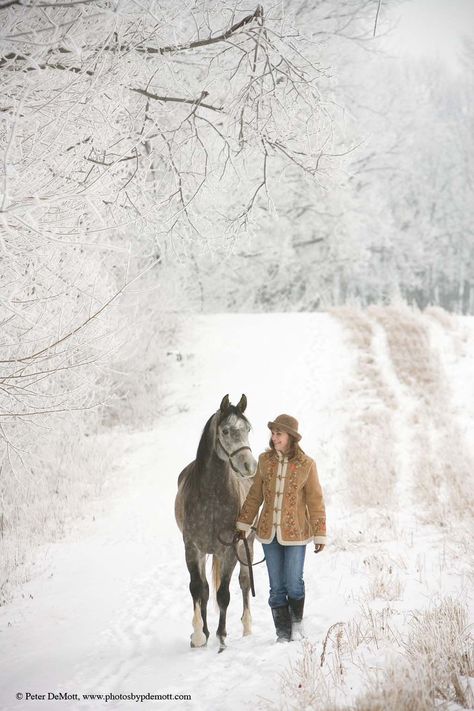 Portraits With Horses, Horse Photography Ideas, Equestrian Photoshoot, Equine Photography Poses, Horse Photoshoot Ideas, Horse Senior Pictures, Horse Shoot, Horses In Snow, Horse Photography Poses