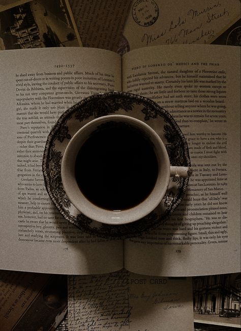 Dark Aca Aesthetic, Dark Academia Lifestyle Aesthetic, Anthology Aesthetic, Dark Academia Aesthetic Winter, Coffee Asethics, Brooding Aesthetic, Earthy Dark Academia, Dark Academia Profile Pic, Dark Coffee Aesthetic