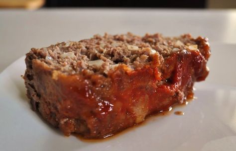 Upside Down Brown Sugar Meatloaf with Saltine Cracker Crumbs Meatloaf Recipe With Crackers, Quick Easy Meatloaf Recipe, Saltine Cracker Recipes, Southern Meatloaf, Brown Sugar Meatloaf, Meatloaf Recipes Healthy, Beef Meatloaf, Gf Baking, Best Meatloaf