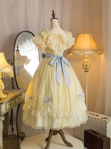 Southern Belle Outfit, Babydoll Outfit, Cute Yellow Dress, Cottagecore Hair, Yellow Cottagecore, Cute Yellow Dresses, Rosabella Beauty, Bride Dress Simple, Steampunk Dress