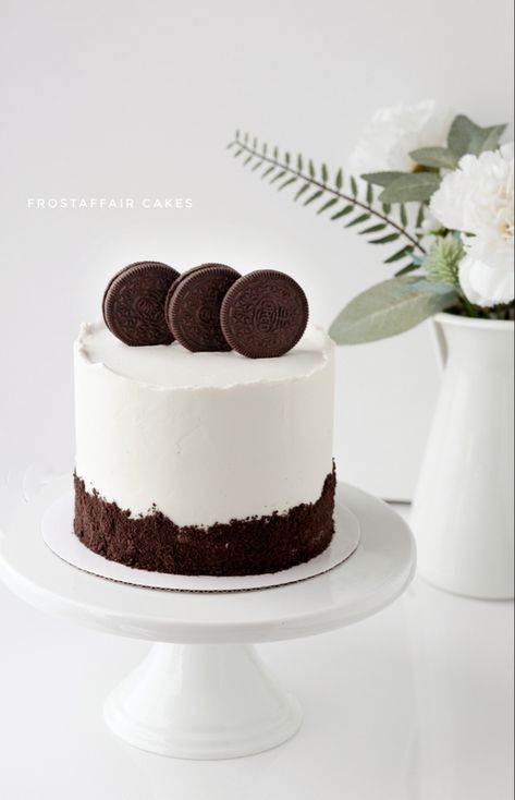 Simple Oreo Cake Design, Simple Men Cake, Simple Birthday Cake For Men Ideas, Plain Cake Design, Simple Cakes For Men, Simple Cake For Men, Simple Oreo Cake, Modern Birthday Cakes For Men, Simple Cake Designs For Men