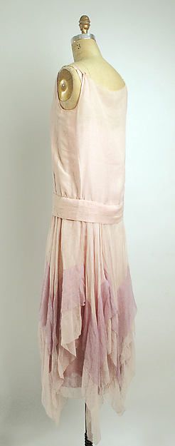 Evening dress (image 2 - back) | Attributed to Callot Soeurs | French | 1927 | silk | Metropolitan Museum of Art | Accession Number: 1984.33 Callot Soeurs, Style Année 20, Silk Evening Dress, 1920s Outfits, 1920 Fashion, 30s Fashion, 20s Fashion, 1920s Dress, Flapper Style