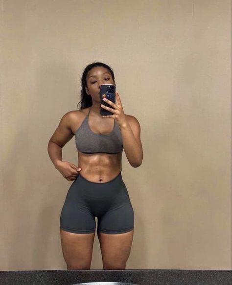 Gym Life Black Women, Gym Workouts For Black Women, Black Woman Fit Aesthetic, 130 Pounds 5'5 Woman, Abs Black Aesthetic, Abs On Black Women, Fit Body For Vision Board Black Women, Thick Gym Aesthetic, Gym Goals Black Women