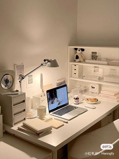 White Aesthetic Desk, Cosy Desk, Aesthetic Desk Decor, Study Desk Decor, Aesthetic Desk, Cute Diy Room Decor, Dekorasi Kamar Tidur, Room Redesign, Pinterest Room Decor