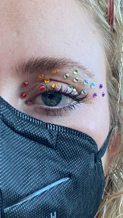 Rainbow Gemstone Makeup, Festival Makeup Rainbow, Pride Gems On Face, Pride Face Gems, Rainbow Concert Outfit, Pride Rhinestone Makeup, Pride Makeup Ideas Glitter, Pride Fit Ideas, Rainbow Gem Makeup