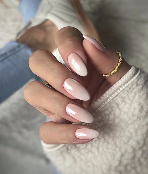 Neutral Winter Nails, Cute Winter Nail Ideas, White Christmas Nails, Winter Nail Ideas, Nails Elegant, Winter Manicure, Classic French Manicure, Gold Tips, Winter Nail