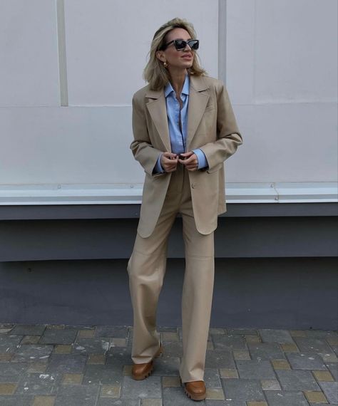 Khaki Suit Outfit For Women, Tan Suit Women Work Outfit, Interview Suits, Khaki Suit, Camel Blazer, Tan Suit, Beige Suits, Pant Suits, 2024 Fashion