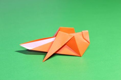 *FR*How To Make An Origami Grasshopper With Kids Grasshopper Crafts, Simple Grasshopper Drawing, Grasshopper Craft, Crochet Grasshopper, Origami Grasshopper, Grasshopper Pattern, Art For Kids Hub, Kids Origami, Kids At Home