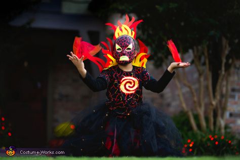 Stephanie: My 7 year old daughter is Te Ka the volcano and my 5 year old is Te Fiti the island both characters are from Moana. I handmade these costumes out... Te Ka Costume, Moana Props, Halloween Moana, Moana Song, Lava Monster, Moana Halloween, Moana Halloween Costume, Homemade Costumes For Kids, Glow In The Dark Fabric