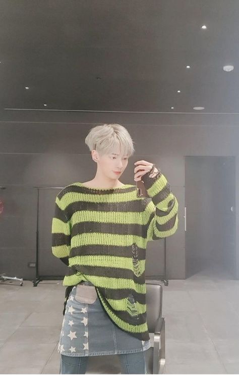 Taehyun Green And Black Sweater, Kpop Knitted Outfit, Txt Crochet Ideas, Txt Sweater, Moa Collection, Txt Taehyun, Cutie Patootie, Crochet Clothes, Black Sweaters