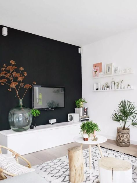 Black Walls Living Room, Dark Walls Living Room, Black Accent Wall, Tv Fal, Black Feature Wall, Black Accent Walls, Wall Living Room, Black Living Room, Accent Walls In Living Room