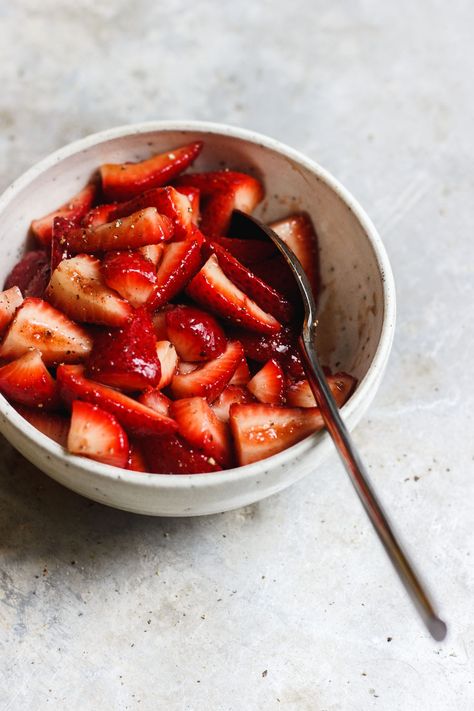 Macerated Fruit, Honey Strawberry, Balsamic Strawberries, Macerated Strawberries, Strawberry Scones, Strawberry Season, Superfood Smoothie, Berries Recipes, Berry Fruit