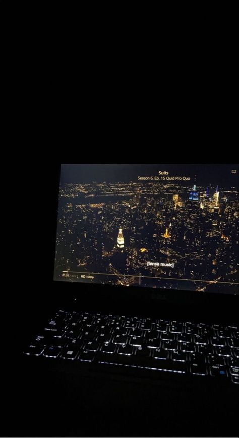 Laptop Movie Snapchat Story Night, Snapchat Stories Night, Movie Night Photography, Netflix And Chill Tumblr, Dark Tumblr, Night Story, Good Night Story, Songs That Describe Me, Dark Background Wallpaper