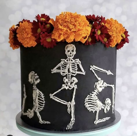 Halloween Cakes Ideas, Halloween Cake Ideas, Spooky Halloween Cakes, Halloween Torte, Halloween Deserts, Spooky Cake, Postres Halloween, Halloween Birthday Cakes, Halloween Cake Decorating