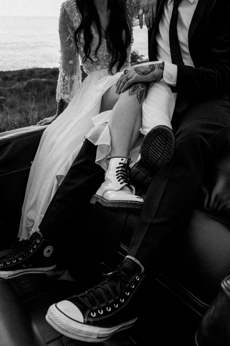 Vintage car elopement photos in Big Sur California | Nontraditional wedding photos | Big Sur elopement photographer | Bride and Groom with Tattoos Alternative Wedding Photo Ideas, Grunge Wedding Photos, Punk Wedding Photos, Wedding Grunge, Emo Wedding, Moody Elopement, Alt Bride, Bride Vibes, Punk Wedding