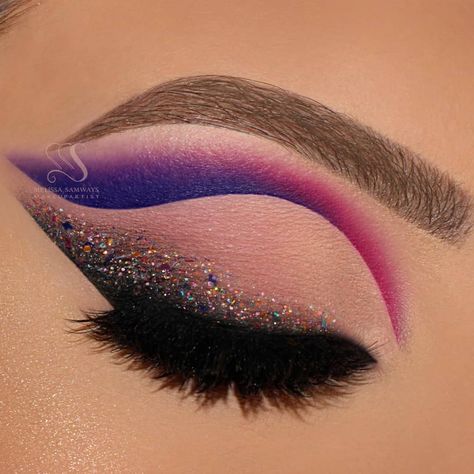 Portfolio Makeup Ideas, Full Cut Crease Eye Makeup, Cut Crease Makeup Looks, Full Cut Crease, Makeup Looks Eyeshadow, Maquillaje Cut Crease, Cut Crease Glitter, Portfolio Makeup, Dramatic Eyeshadow