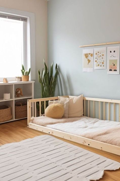 Nurture with Nature: Montessori Nursery Ideas - Mindfulness Mama Montessori Wall Decor, Montessori Nursery Ideas, Baby Room Montessori, Montessori Home Setup, Nature Montessori, Montessori Nursery, Muji Home, Traditional Nursery, Montessori Home