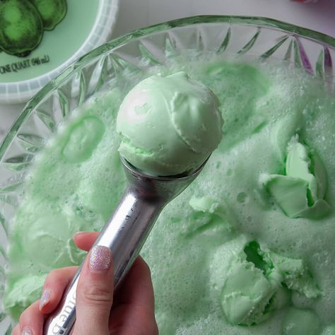 Green Sherbet Punch Recipes, Blue Punch With Sherbert, Blue Sherbert Punch, Green Sherbert Punch, Blue Sherbet Punch, Green Sherbet Punch, Green Punch Recipes, Ice Cream Punch, Lime Sherbet Punch